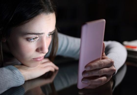 Entre algoritmos y autodiagnósticos: cómo las redes sociales moldean la conversación sobre salud mental