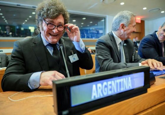 Así la vemos: Una colonia tragicómica